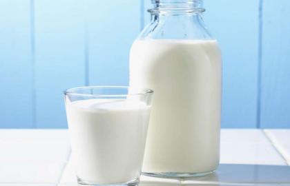 Середня ціна закупівлі молока в Україні буде опускатися