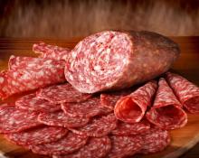 Украина платит за импортную колбасу вдвое дороже, чем выручает за экспорт своей